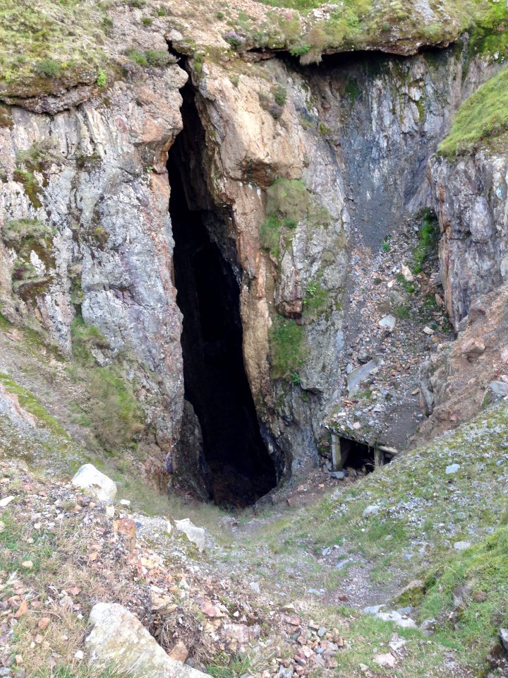 Walna Scar / Dow Crag / The Old Man of Coniston / Brim Fell / Grey Friar / Great Carrs / Swirl How / Wetherlam / Black Sails