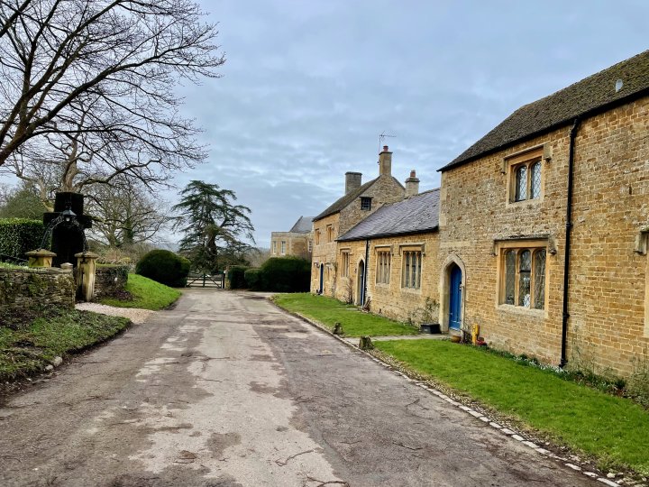 Cotswolds Circuit - Diamond Way / Macmillan Way / Monarch's Way
